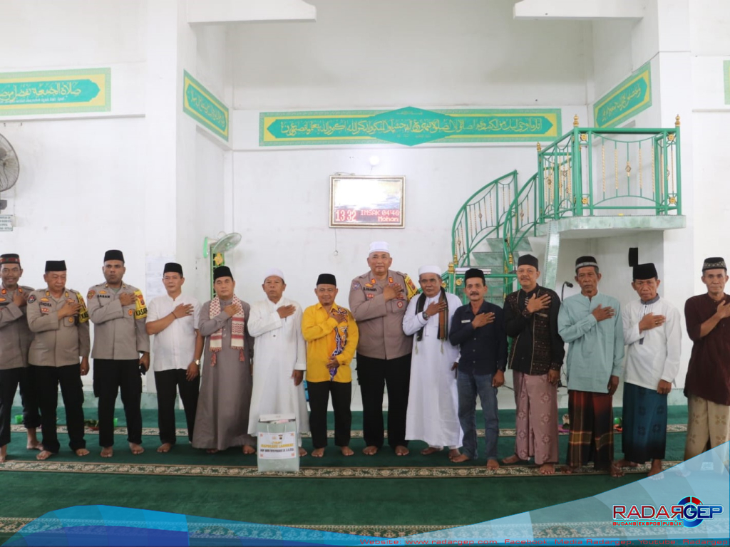 Polres Langkat Gelar Jumat Curhat di Masjid Riyaadusshoiihin Langkat